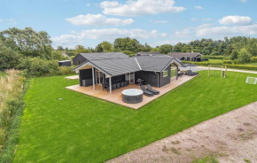 4 Bedroom Pet Friendly Home In Hadsund